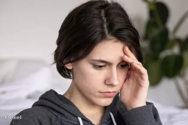 Tentu, mari kita bahas tuntas cara mengatasi overthinking dalam sebuah artikel yang komprehensif.