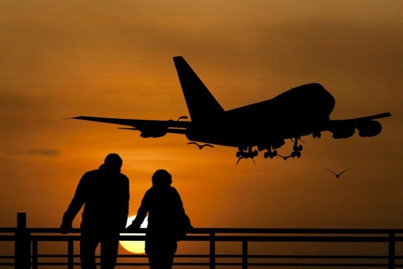 Traveling Ala Backpacker: Lebih dari Sekadar Hemat, Sebuah Pengalaman yang Mengubah Perspektif