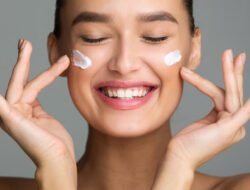 Rahasia Kulit Glowing di Balik Tirai Malam: Panduan Lengkap Rutinitas Skincare Malam
