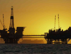 Harga Minyak Dunia Turun, Pasokan AS Jadi Sorotan