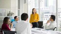 Tips Sukses Membangun Karier Cemerlang Bagi Lulusan Baru Di Era Digital Sekarang