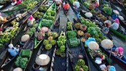 Menjelajahi Keunikan Pasar Terapung Di Banjarmasin Sambil Menikmati Sarapan Khas Lokal Borneo